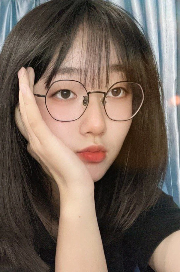 素人眼镜娘@林子祎 尺度私拍视图合集